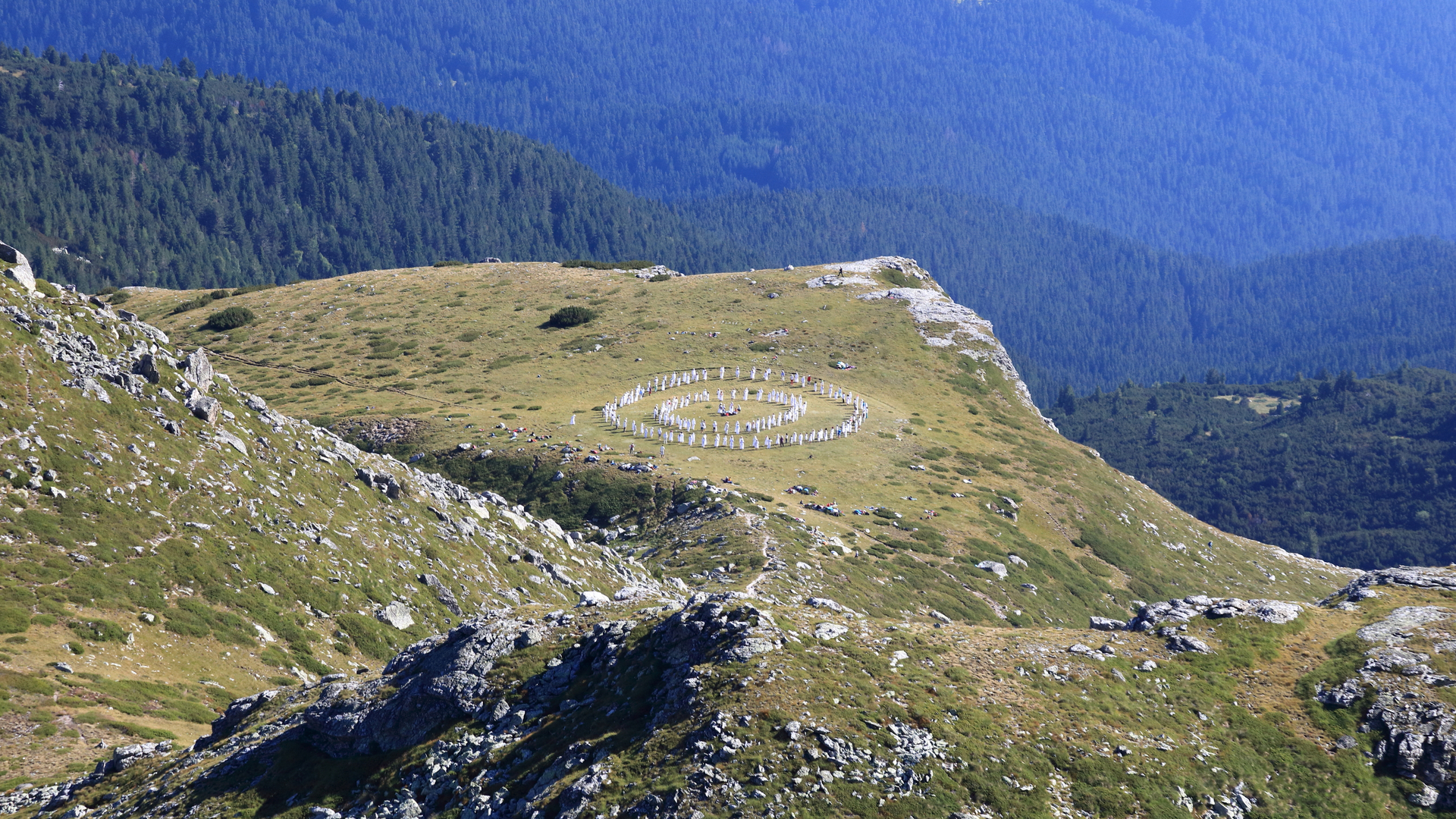 Paneurhythmie sind rituelle Tänze der universellen weißen Bruderschaft, die in Bulgarien gegründet wurde.
