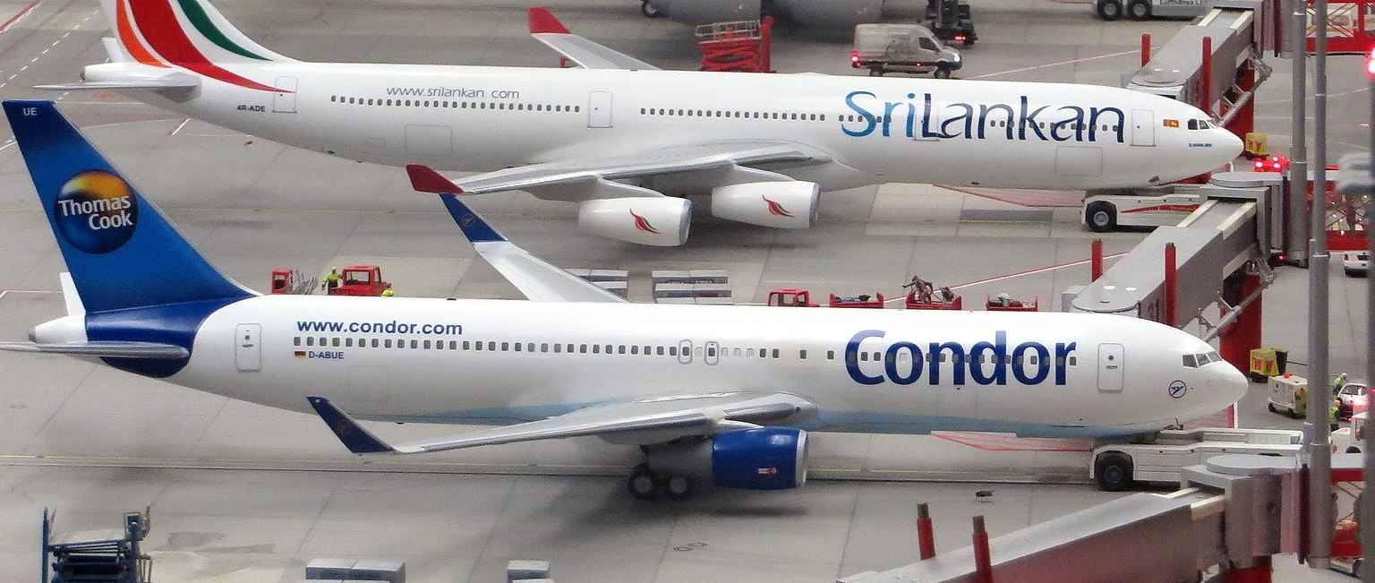 Condor Flieger mit Thomas Cook Aufschrift